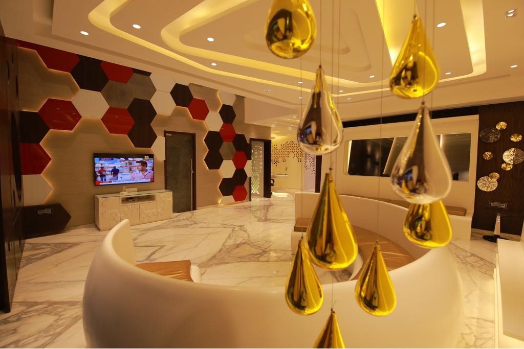 Luxury 2017 Commercial Suite
